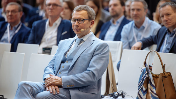 ��fredaktor Hospod��sk�ch novin Jaroslav Ma�ek.