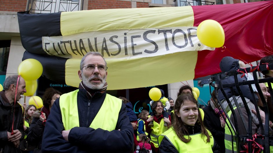 Protesty proti zruen vkov hranice u eutanazie v Belgii