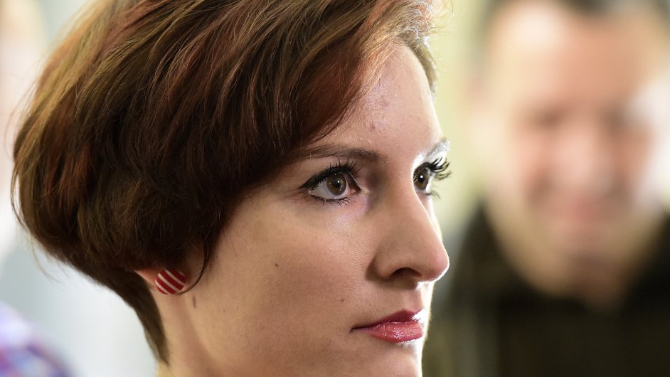 Kateina Krejov, kter soud uloil msn podmnku za napaden policisty na demonstraci. Odvolac soud ji pot zprostil obaloby.