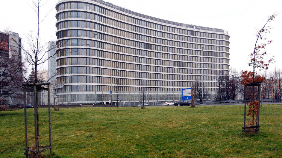Advoktn kancel Schnherr radila Erste Group Immorent pi prodeji jedn znejvraznjch kancelskch budov vPraze, Enterprise Office Center (na snmku).