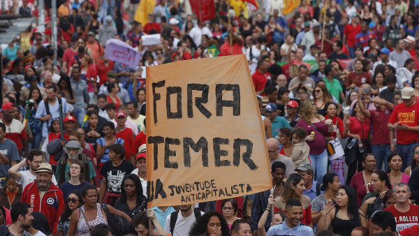 Demonstrace v Brazílii probíhaly i minulý rok a sesadily prezidentku Rousseffovou. Tentokrát o prezidentský post nejspíše přijde nový prezident Temer.