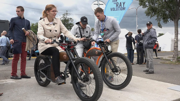 Cena elektrokolo s designem amerických chopperů se na evropském trhu bude pohybovat od 2600 eur (v přepočtu 68 tisíc korun). Cena elektrokolo s designem amerických chopperů se na evropském trhu bude pohybovat od 2600 eur (v přepočtu 68 tisíc korun).
