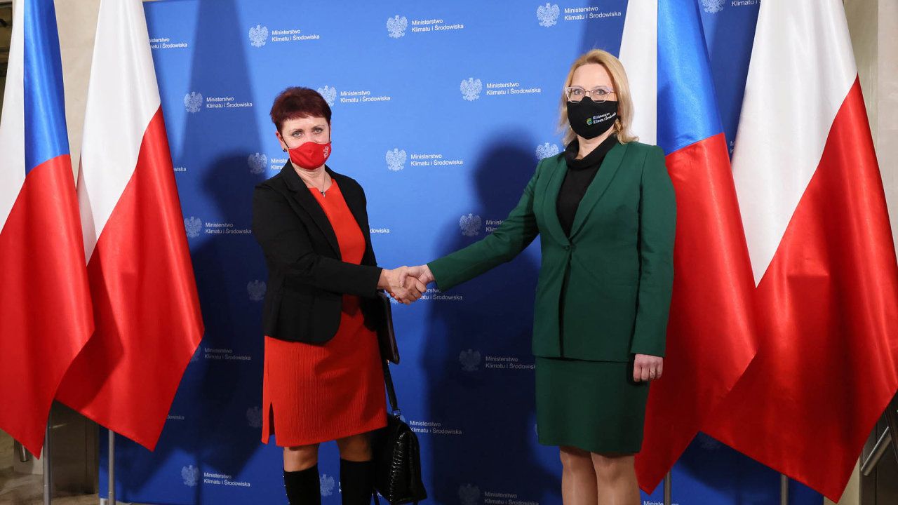 Nedohodly se. Kvůli rozporům mezi oběma zeměmi v úterý jednala ve Varšavě česká ministryně životního prostředí Anna Hubáčková s polskou ministryní klimatu a životního prostředí Annou Moskwovou.
