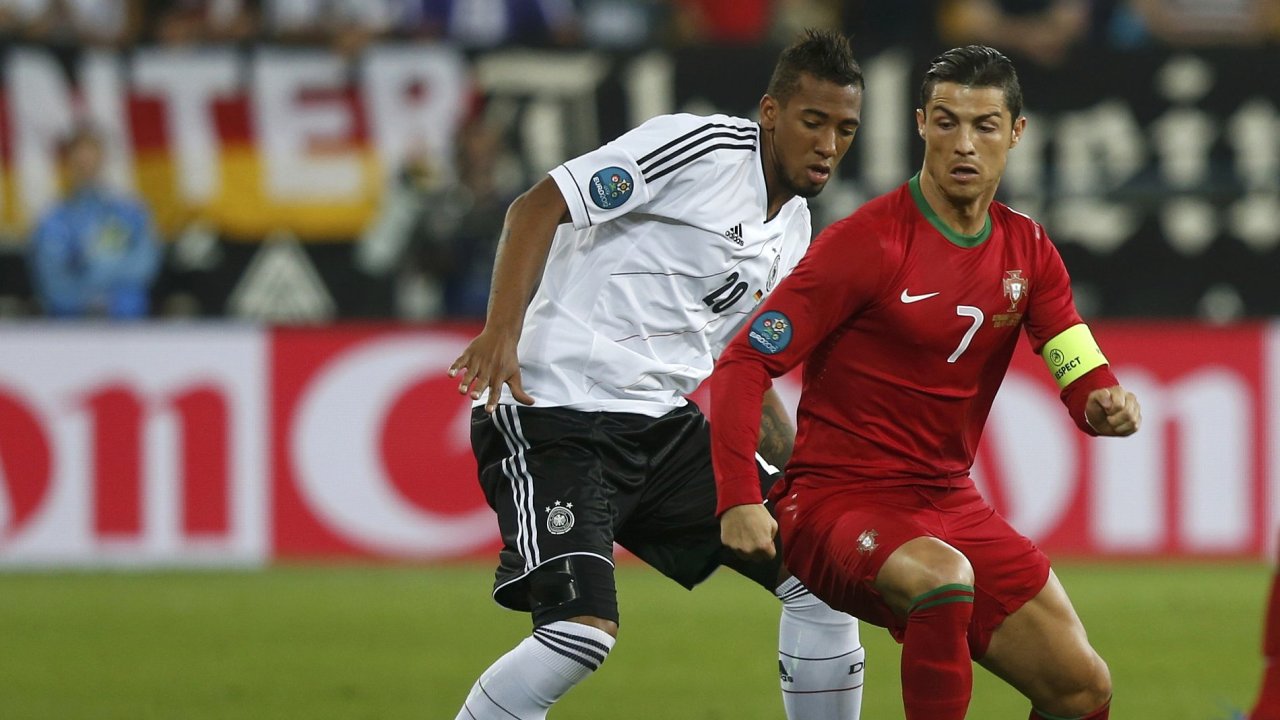 Ronaldo v souboji s nmeckm obrncem Boatengem