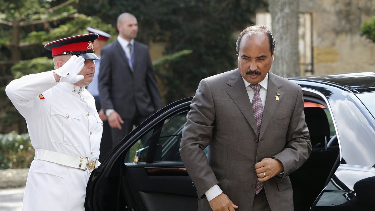 Mauretnsk prezident  Mohamed Ould Abdel Aziz pr dn po tom, co byl postelen