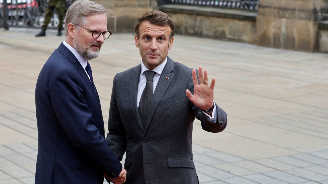 Pomoc Ukrajinì musí být co nejvìtší, shodují se èeský premiér Fiala a francouzský prezident Macron.