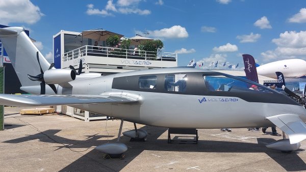 Elektrick� hybridn� letoun VoltAero na pa��sk� airshow v roce 2025.