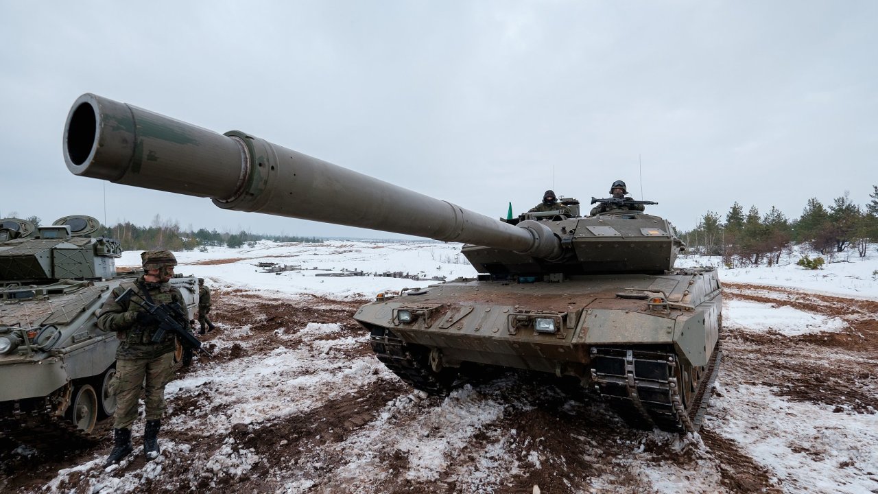 Výrobce tanků Leopard 2 společnost KNDS raději kvůli náladě na trhu odložila...