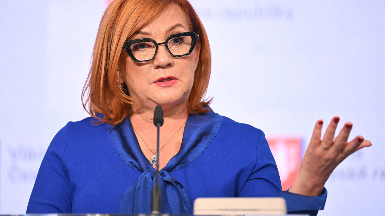 M�stop�edsedkyn� vl�dy a ministryn� financ� Alena Schillerov�