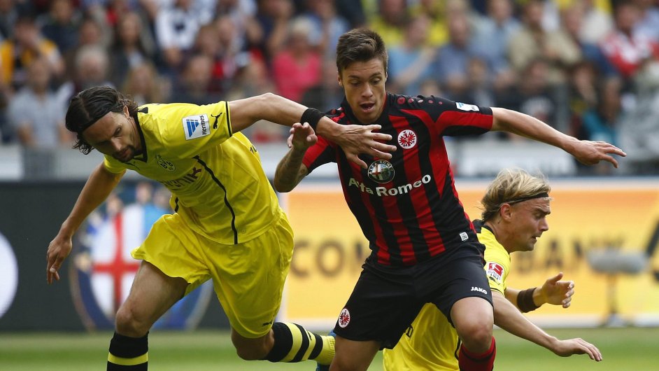 Vclav Kadlec v bundesligovm utkn proti Dortmundu.