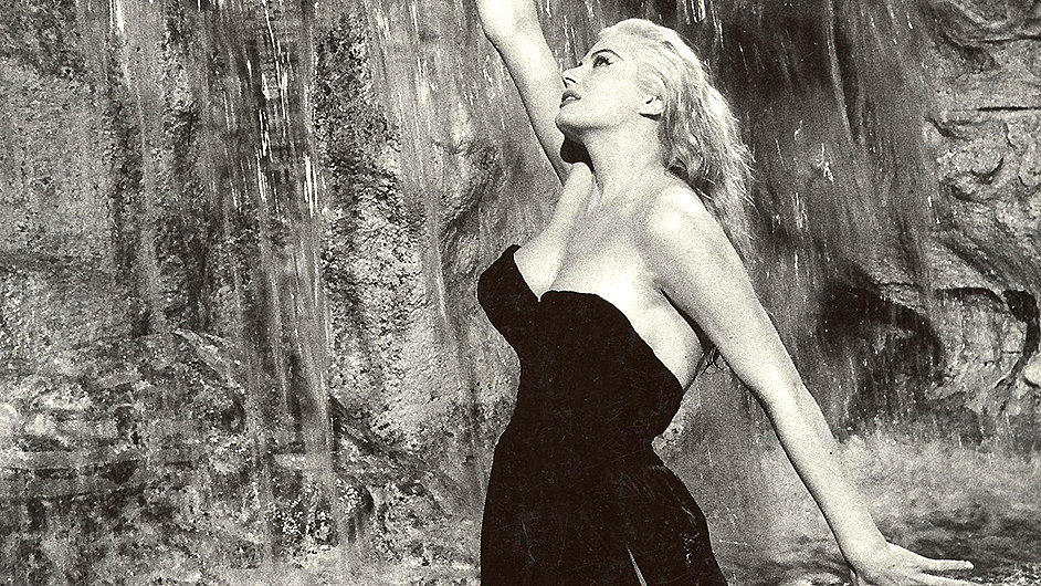 Anita Ekbergov ve scn z Felliniho filmu Sladk ivot.