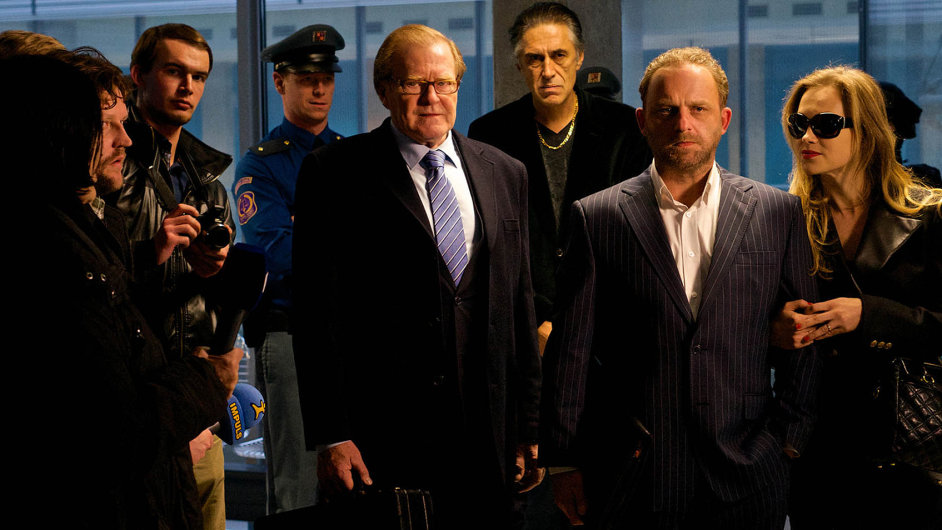Hynek ermk (vpravo) ztvrnil vefilmu Gangster Ka titulnho gaunera Kka skoro jako vamerickm filmu. Iskoro se vak pot.