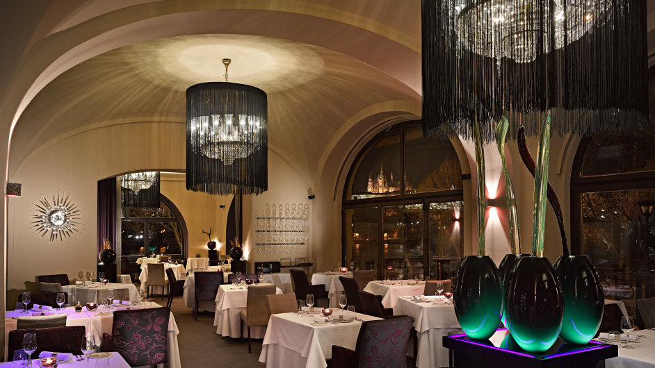 Dret krok sdobou ainspirovat se svtovou gastronomi. Takov jsou zsady elegantn designov restaurace Bellevue.
