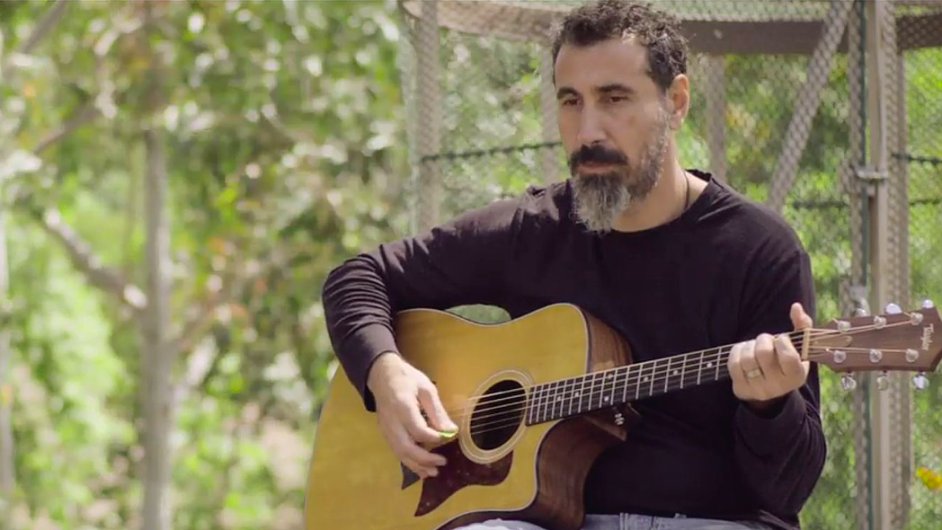 Armnsko-americk zpvk Serj Tankian sloil politickou pse.