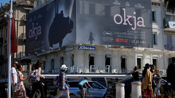 Plakát na film od Netflixu, v tomto případě sci-fi Okja, možná v Cannes visí naposledy. Podle nových pravidel už Netflix své tituly příští rok nepřihlásí. jarvis_5921c1a4498ec2277a8e78e5.jpeg