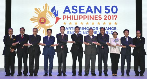 Zahajovac&iacute; ceremoni&aacute;l 50. ro�n&iacute;ku sch�zek ministr� zahrani�&iacute; zem&iacute; ASEAN na Filip&iacute;n&aacute;ch.