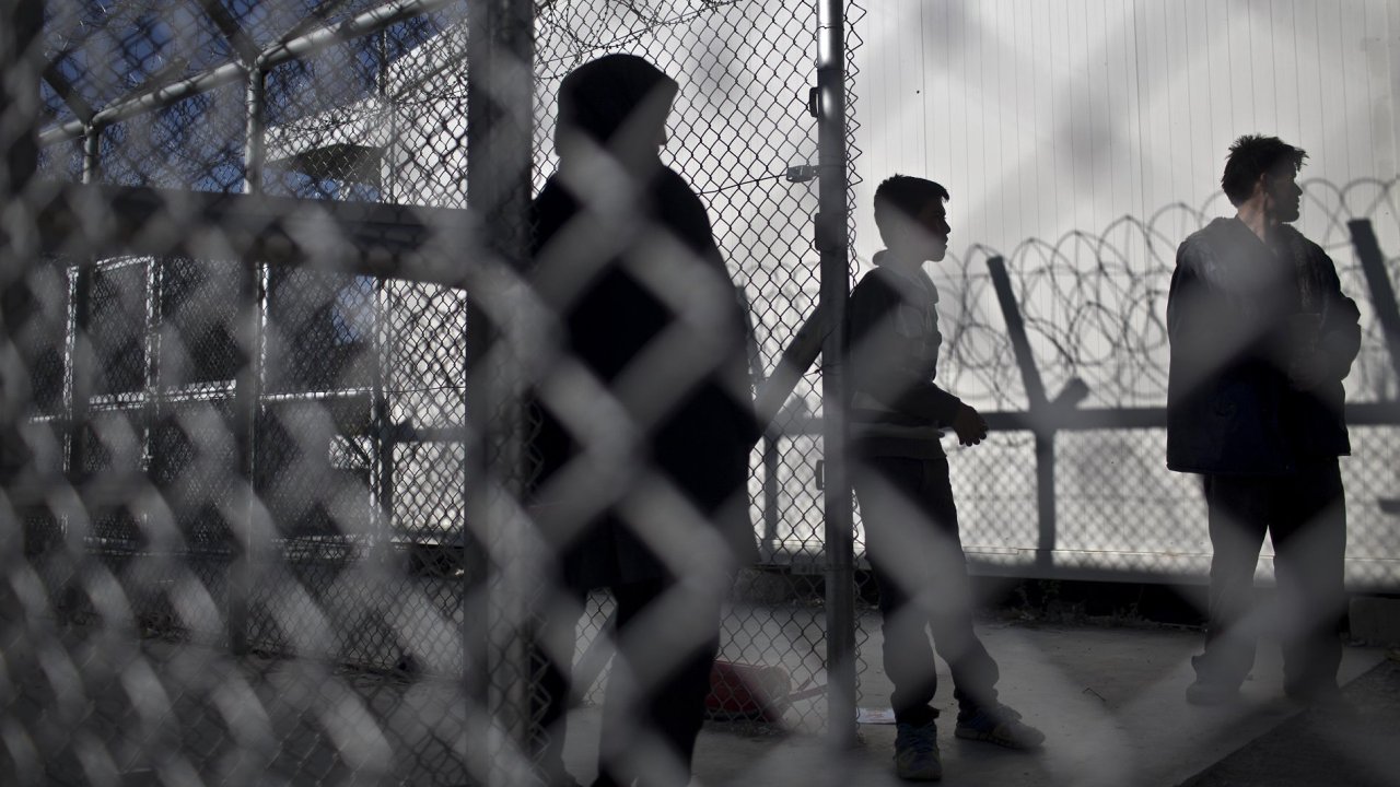Lid zstali kvli stvce lodn dopravy v uprchlickm tboe na ostrov Lesbos.