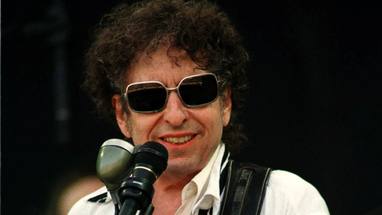 Slavn americk psnik adritel Nobelovy ceny zaliteraturu Bob Dylan prodal kompletn katalog svch vce ne 600 psn, kter sloil zaposlednch 60 let.