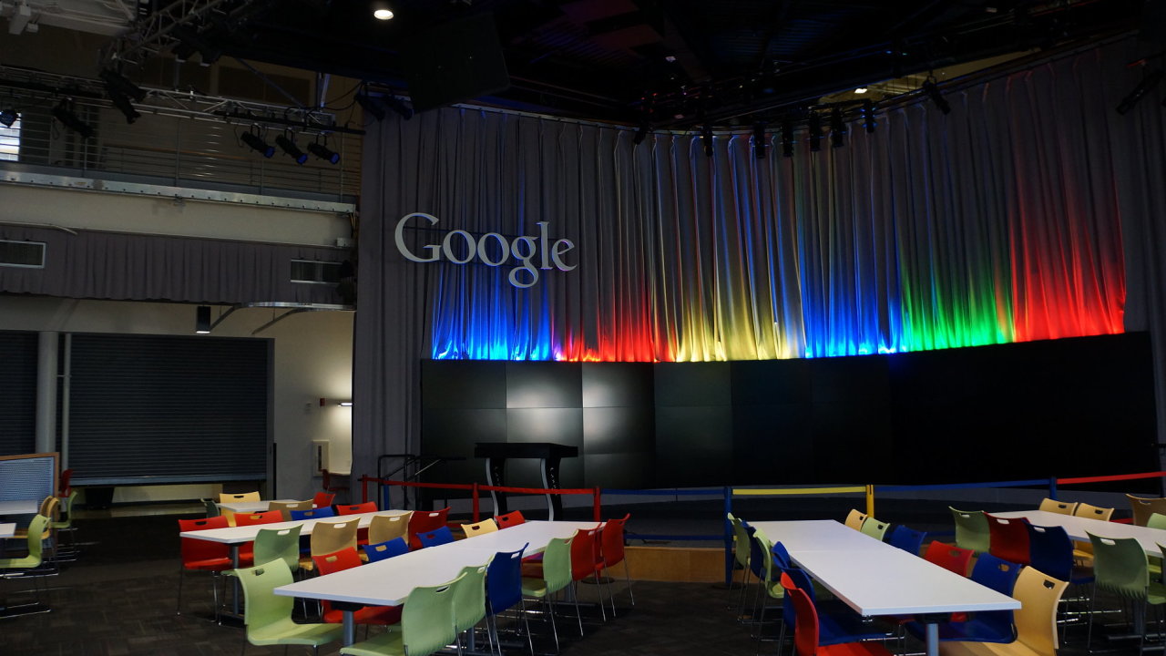 Googleplex: Velitelstv Googlu v Mountain View v Kalifornii