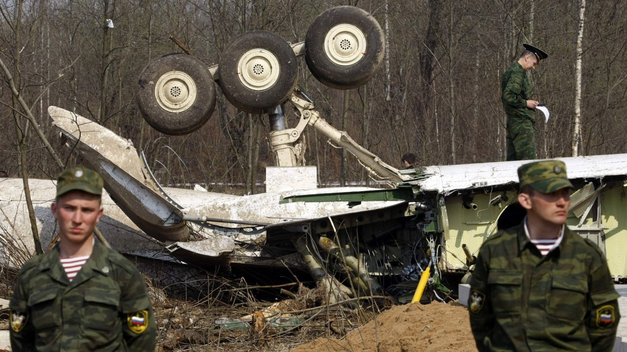 Rok od tragick nehody polskho prezidentskho letounu u Smolensku