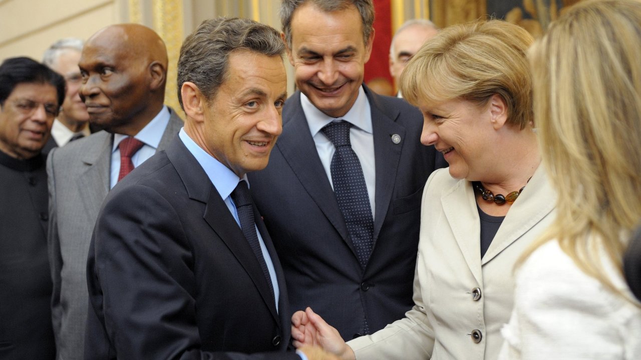 Francouzsk prezident Sarkozy, panlsk premir Zapatero a nmeck kanclka Merkelov.
