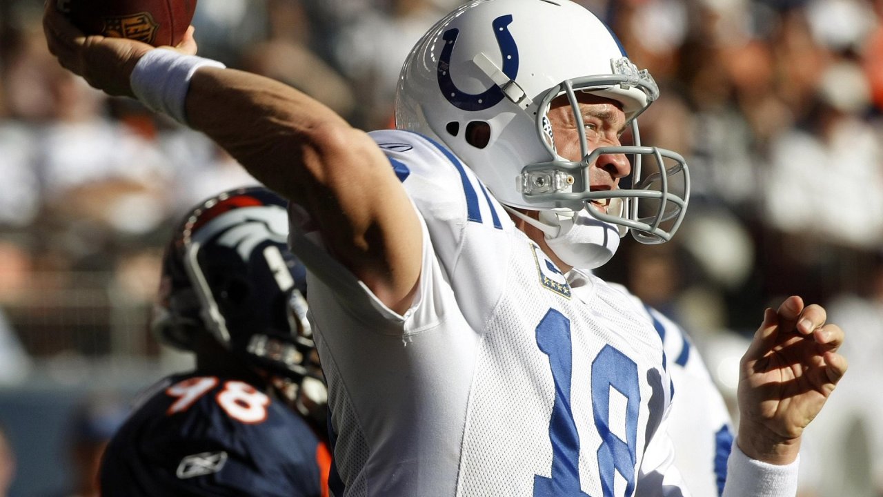 Peyton Manning v dresu Colts.