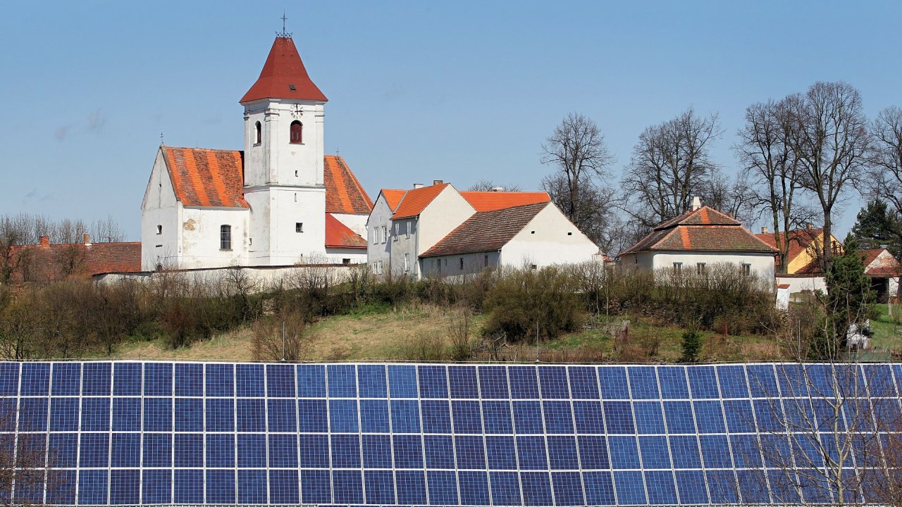 Støešní solární panely - ilustraèní foto