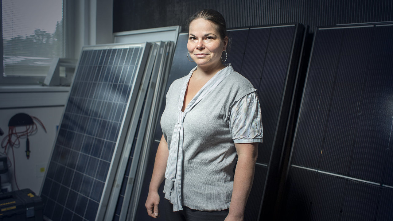 Ladislava Èerná, Ph.D., Laboratoø diagnostiky fotovoltaických systémù