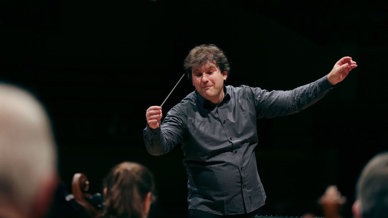 Dirigent Tomáš Hanus žije støídavì ve velšském Cardiffu a Brnì. Orchestr Velšské národní opery øídí už šest let.