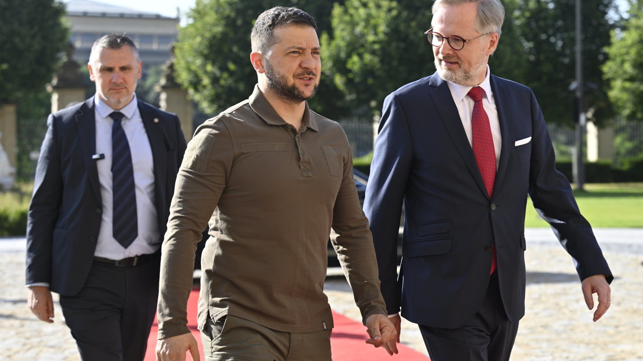 V Praze se Volodymyr Zelenskyj seel s premirem Fialou, o den dv s prezidentem Pavlem.