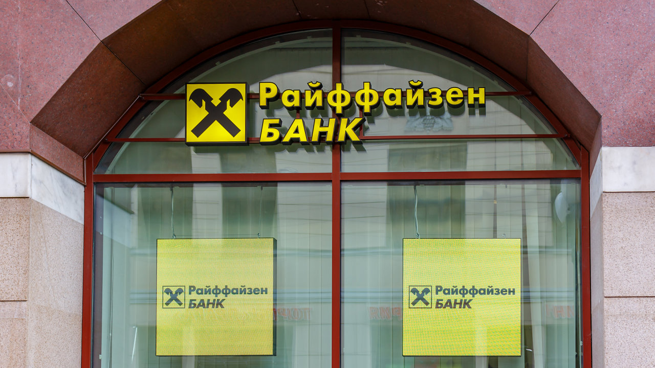 RBI pevezme pes ruskou AO Raiffeisenbank 28,5 milionu akci rakousk stavebn firmy, m v n zsk podl 27,8 procenta.