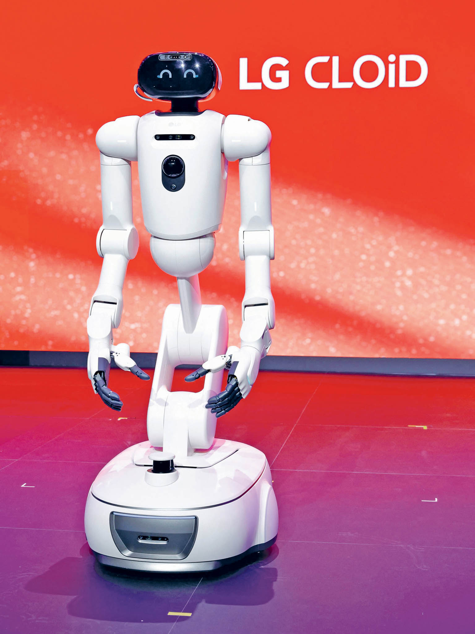 Spole�nost LG p�edstavila na�CES 2026 v�americk�m Las Vegas robota CLOiD, kter� m� ambice st�t se osobn�m pomocn�kem do�dom�cnosti. Zvl�dne nejen p�in�st j�dlo z�lednice, ale i�poskl�dat pr�dlo.