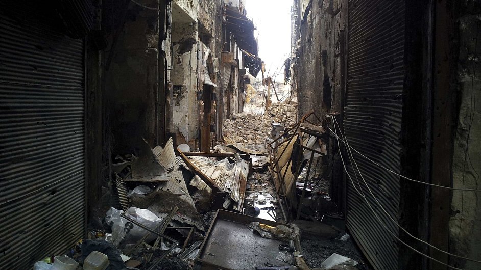 Znien ulice Aleppa po bojch syrsk armdy s povstalci