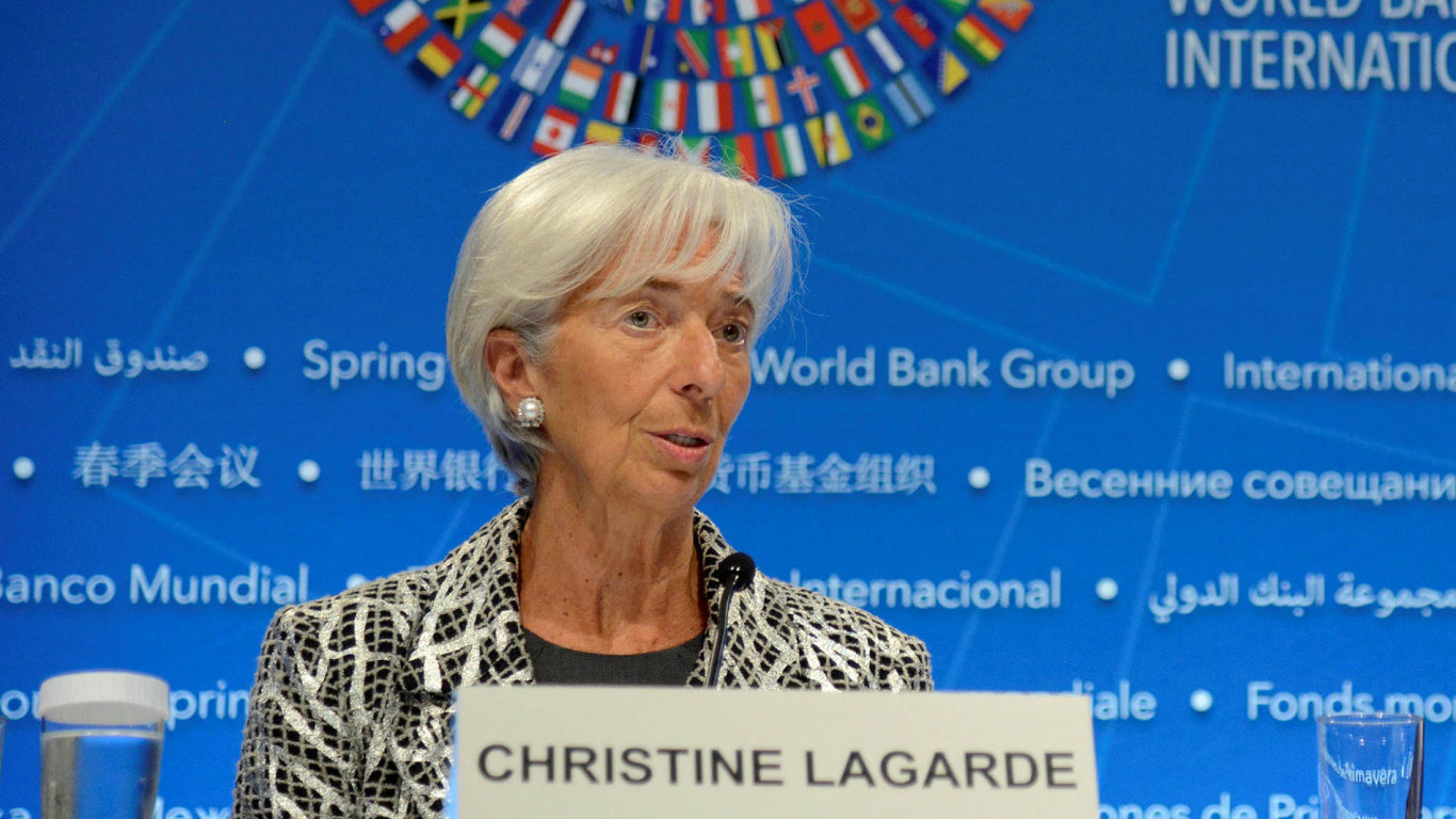 ekme napenze zeska: Zem slbily nov pjky Mezinrodnmu mnovmu fondu, zenmu Christine Lagardeovou, vloskm roce.