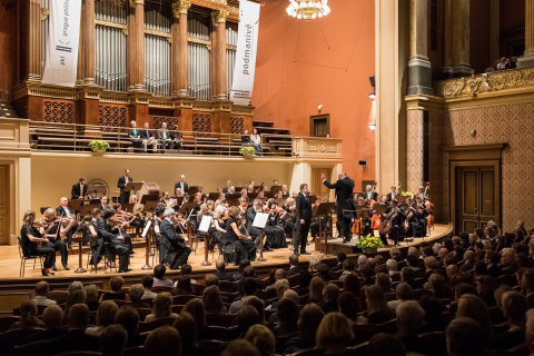 Snímek z nedělního zahajovacího koncertu sezony orchestru PKF - Prague Philharmonia.
