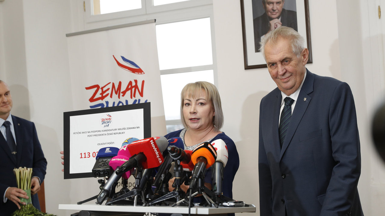 Prezident Milo Zeman a jeho manelka Ivana vystoupili 6. listopadu v Praze na tiskov konferenci k Zemanov kandidatue do prezidentskch voleb.