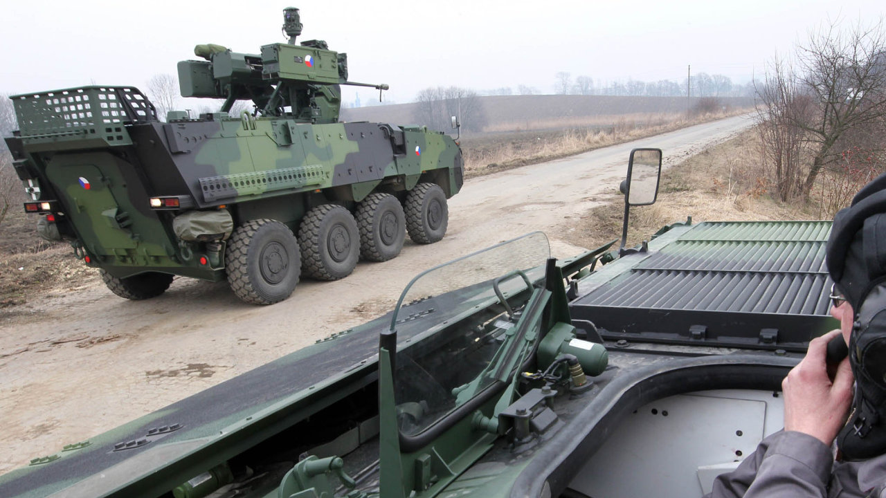Ministerstvo obrany podepsalo smlouvu se spoleèností Tatra Defence Vehicle na nákup 20 obrnìných vozidel Pandur za 2,07 miliardy korun.