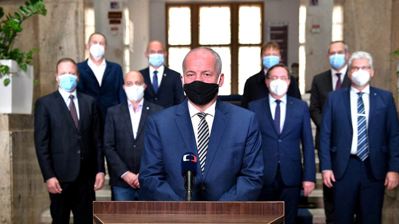Ministr zdravotnictv Roman Prymula (zaANO) se vter veer vteleviznm projevu omluvil zato, e nebyl vlt dost drazn anaopatench proti druh vln koronaviru netrval.