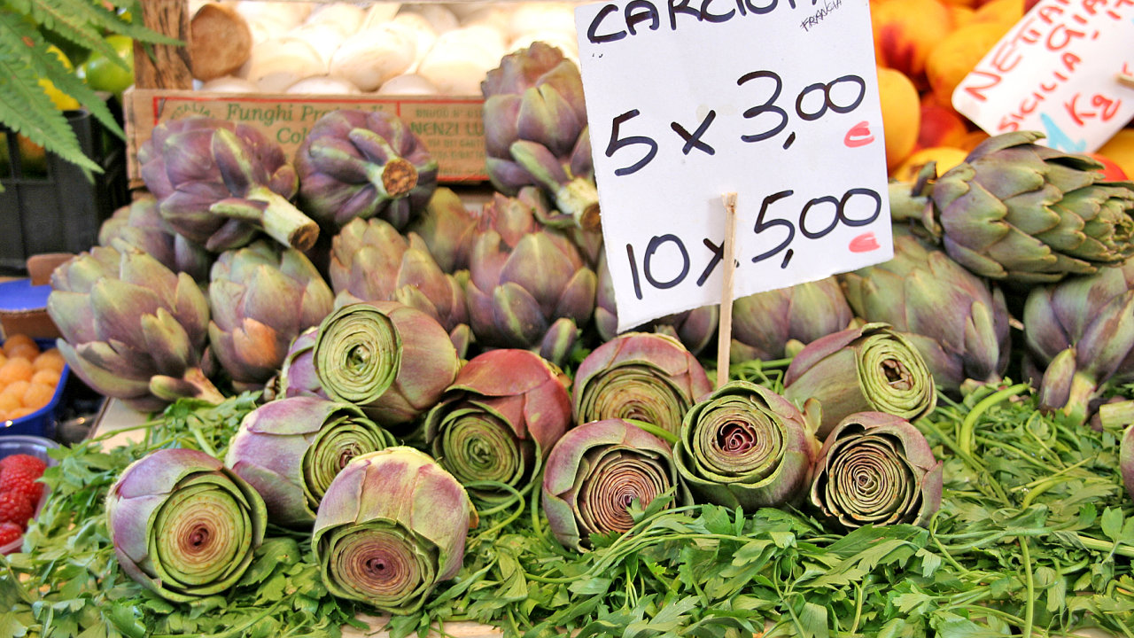 Okrjen artyoky v bentskm ovocno-zeleninovm trhu.