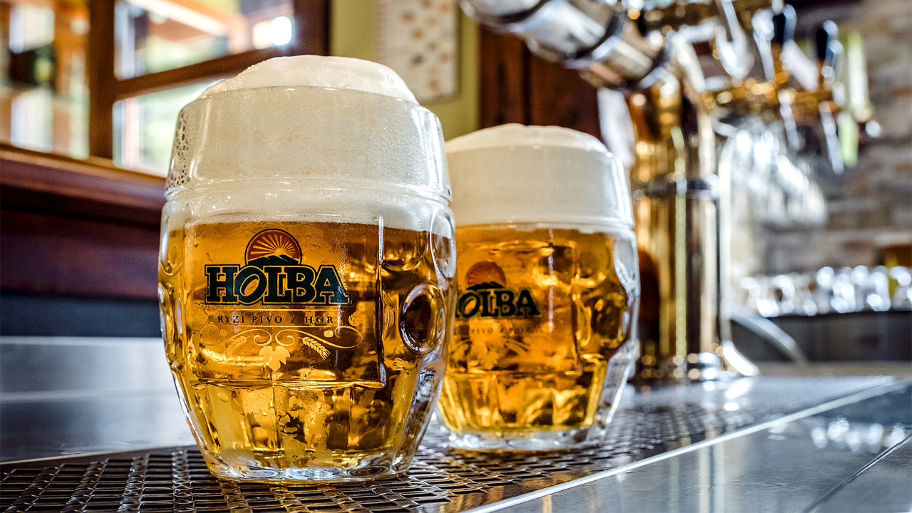 Holba je jednou ze znaèek pivovarské skupiny Pivovary CZ Group. Vyrábí ji pivovar v Hanušovicích, které se nacházejí v Jeseníkách.