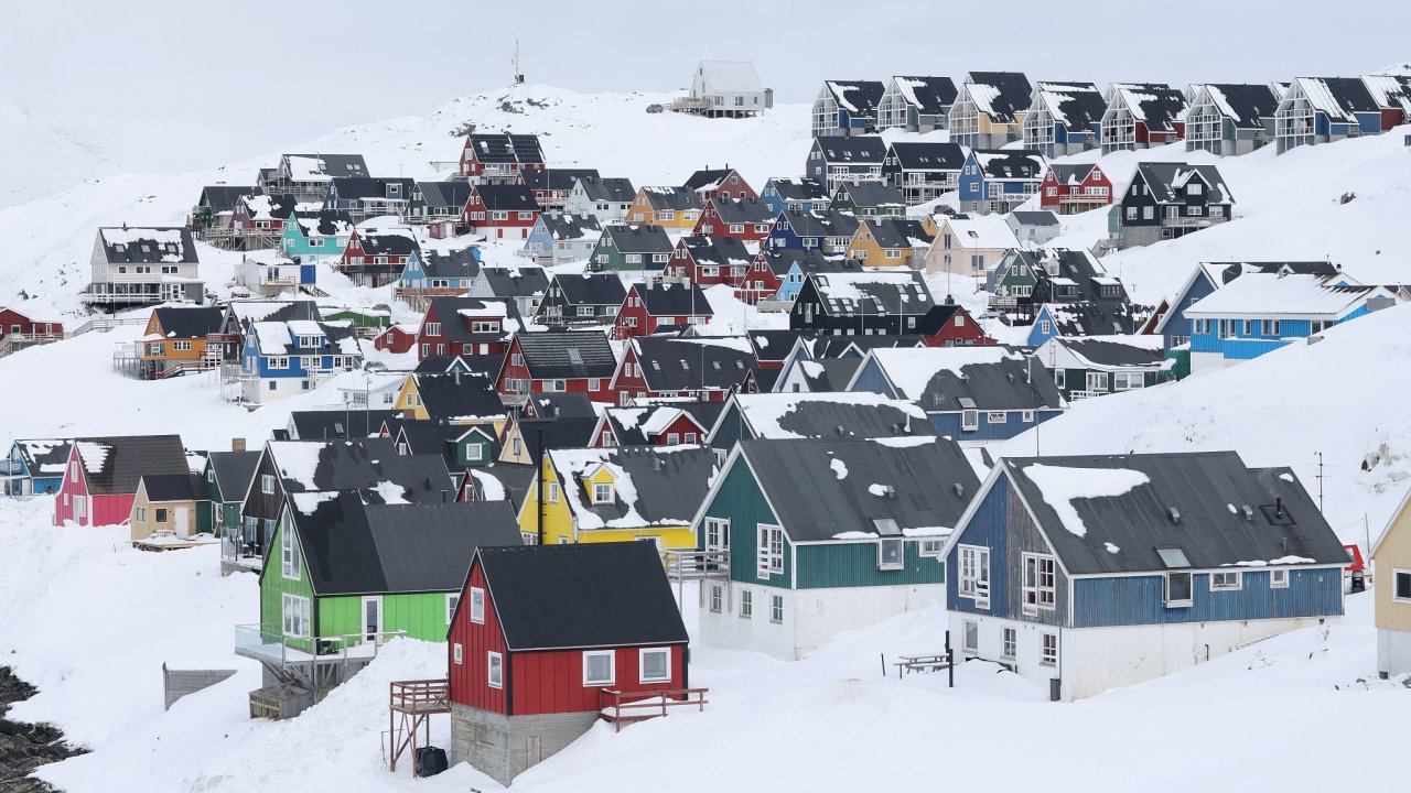 Grnsk hlavn msto Nuuk. Grnsko je autonomn soust Dnska.