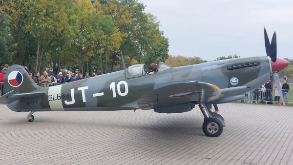 Spitfire před odletem z Točné
