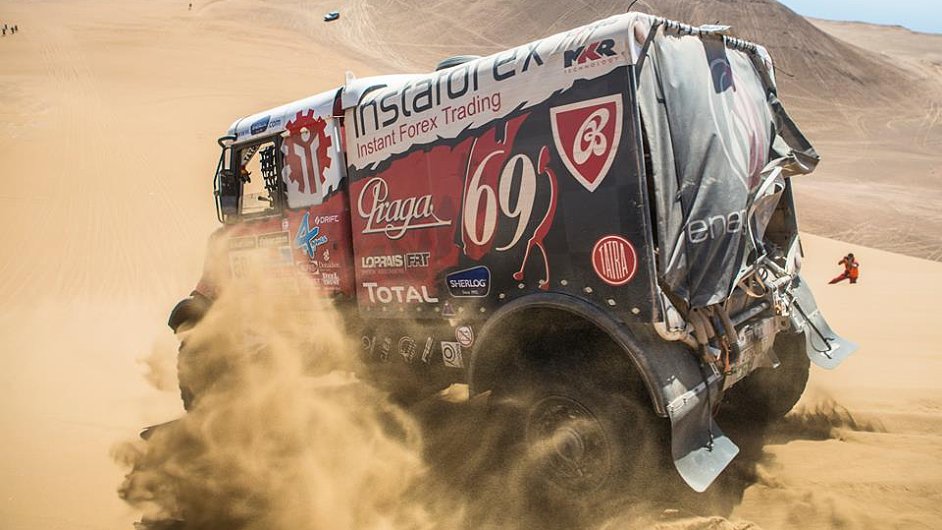 Ale Loprais v psench dunch Rallye Dakar