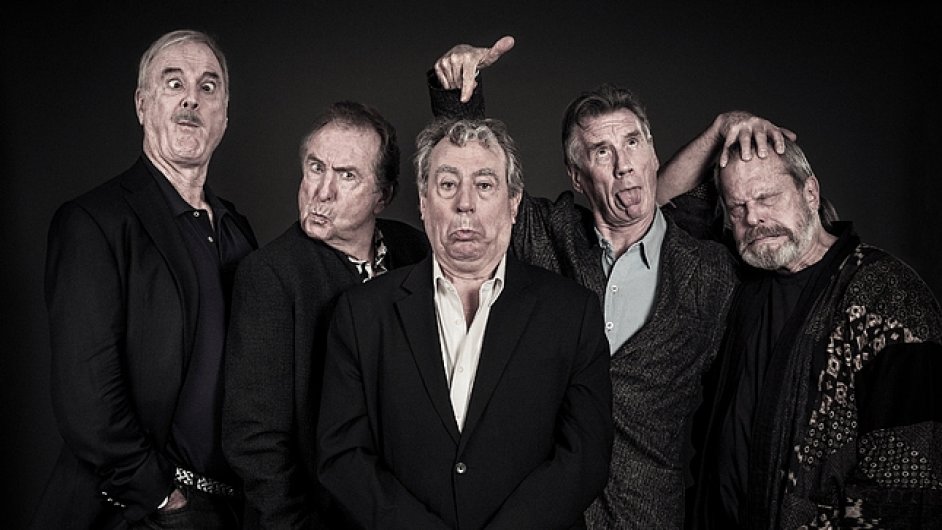 Legendrn komediln skupina Monty Python, respektive pt jejch ijcch len, v nedli veer vystoupila v dajn poslednm vystoupen vbec.