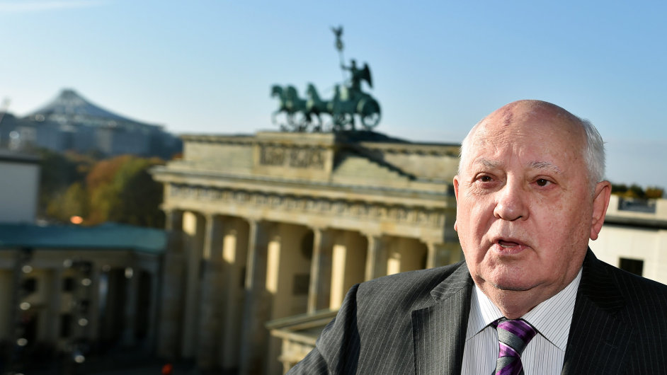 Michail Gorbaov se v Berln nechal slyet, e svt stoj na pokraji nov studen vlky.