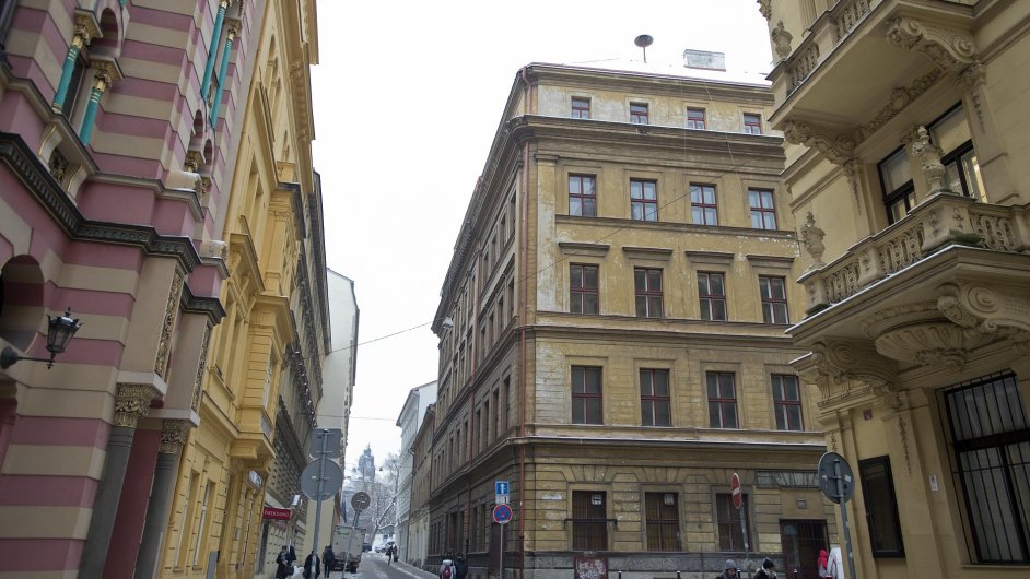 Majetkov ad sttu prodal historick dm na rohu ulic U Pjovny a Jeruzalmsk v Praze za 355 milion korun firm I.J.O. Prague Investments.