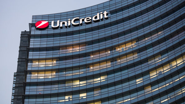 UniCredit čelí podobně jako ostatní retailové banky v eurozóně prostředí negativních úrokových sazeb.