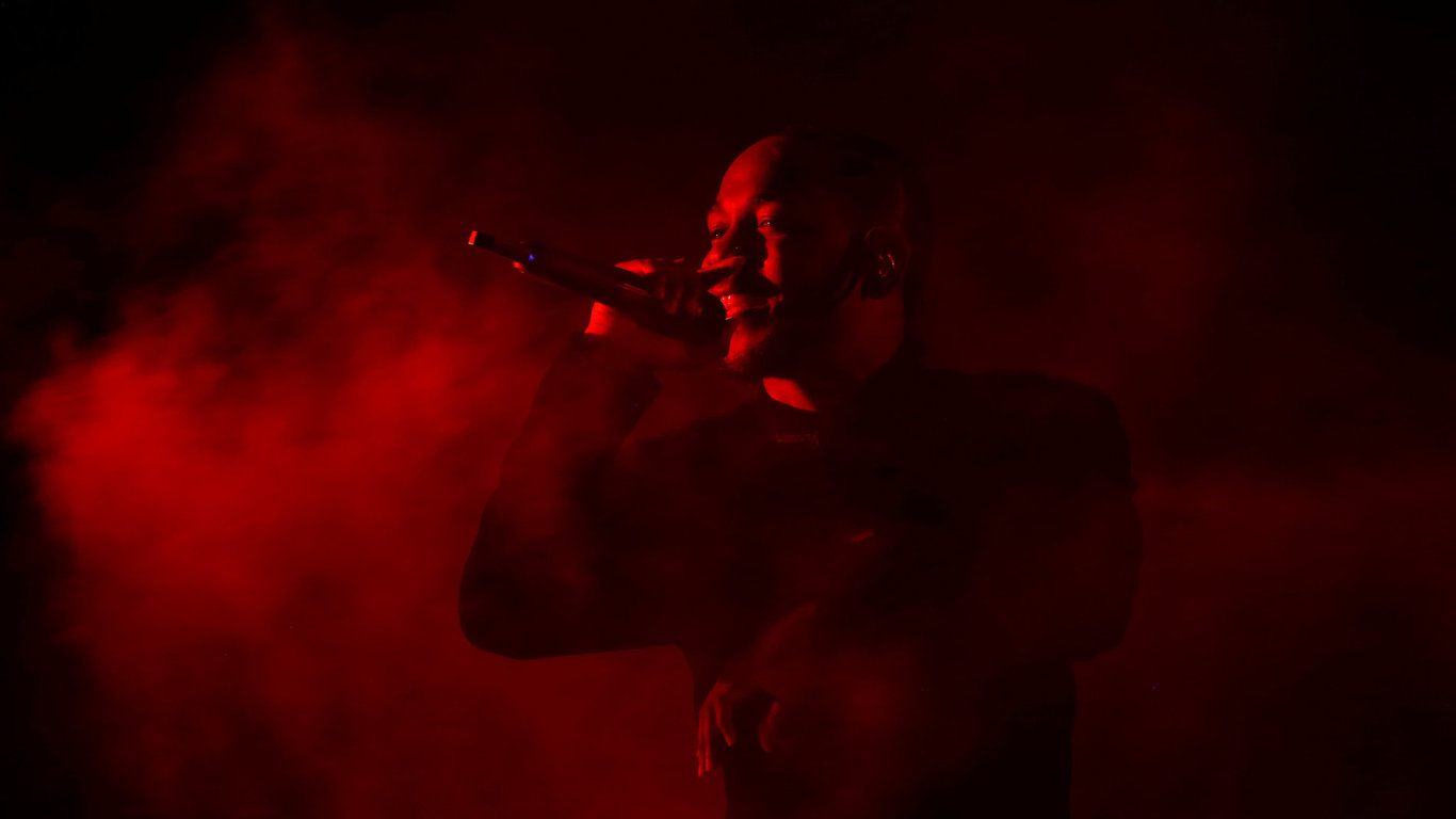Kendrick Lamar je na snmku z nedvnho koncertu na kalifornskm festivalu Coachella.
