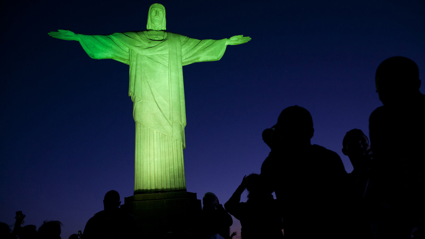 Socha Krista Spasitele v djiti her Rio de Janeiru.