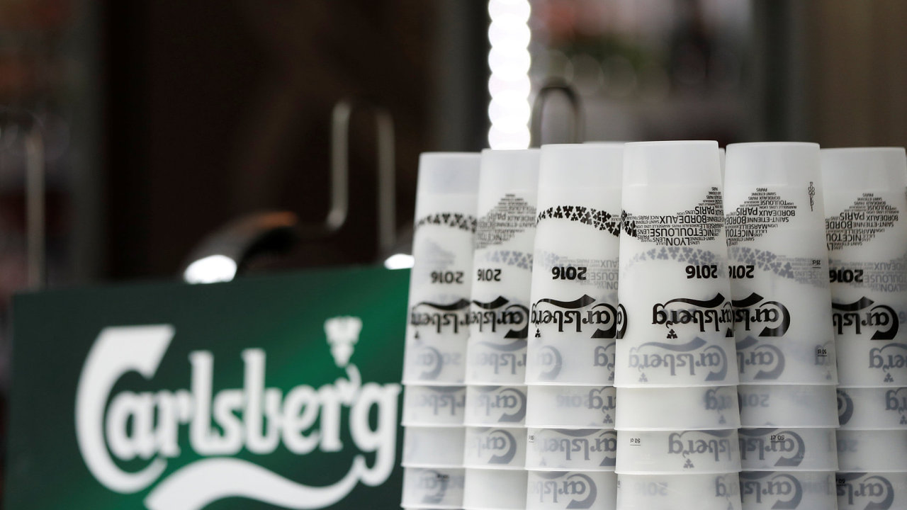 Zisk dnskho pivovaru Carlsberg loni kvli Rusku klesl o 72 pct.